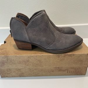 NEW Born Ankle Boots Womens 8M Gray Perforated Back Zip